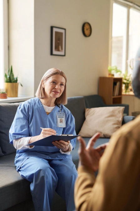 терапевт ведет прием на дому